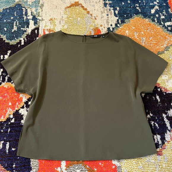 Set of 2 Uniqlo Drape Dolman Short-Sleeve Blouses, Black and Green, size Small - Picture 10 of 16